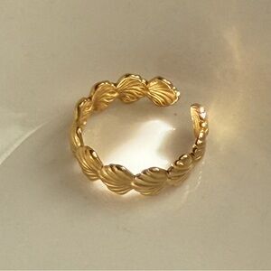 NEW! Gold Shell Adjustable Ring (9765)